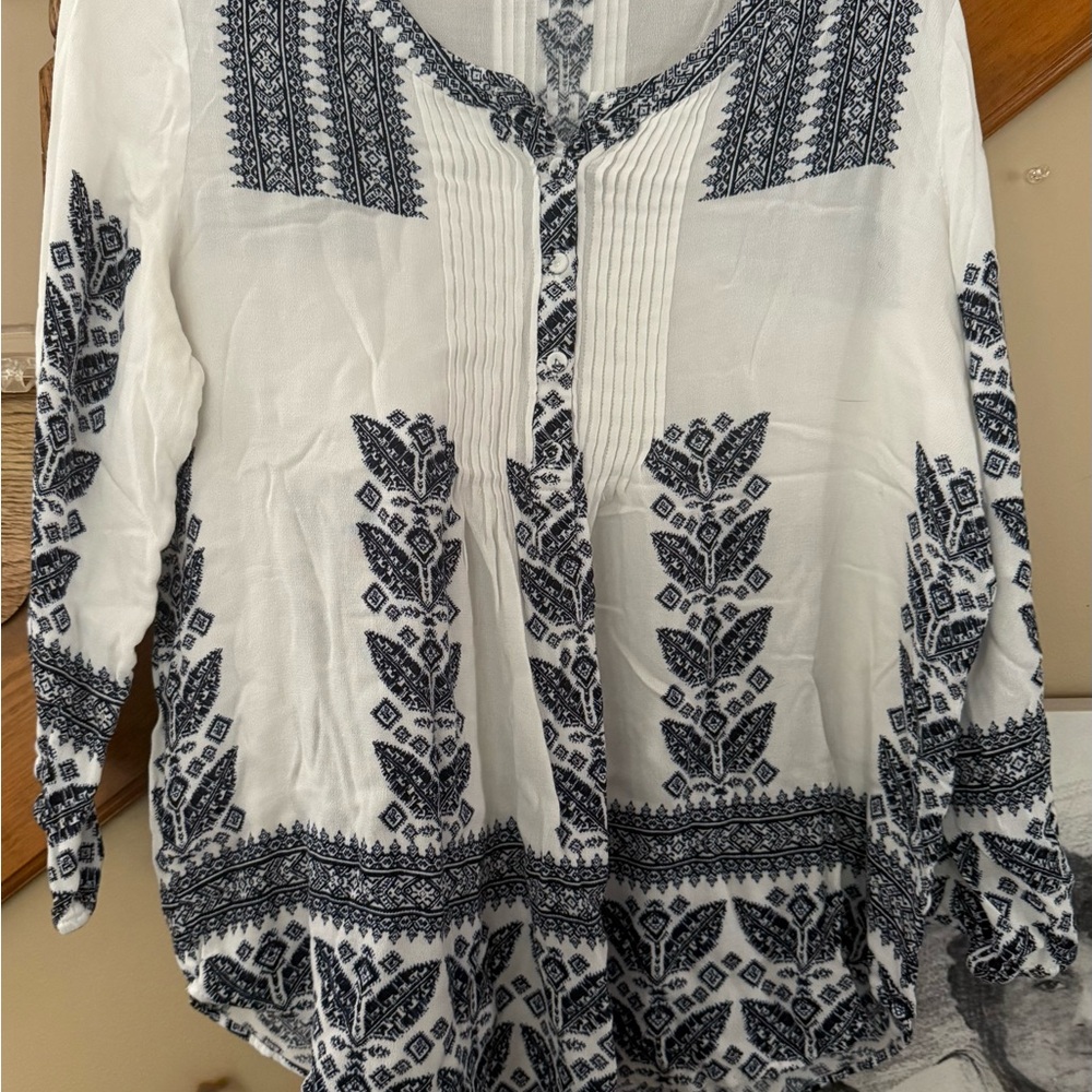 White and Blue Buttoned Blouse with Mandarin Collar